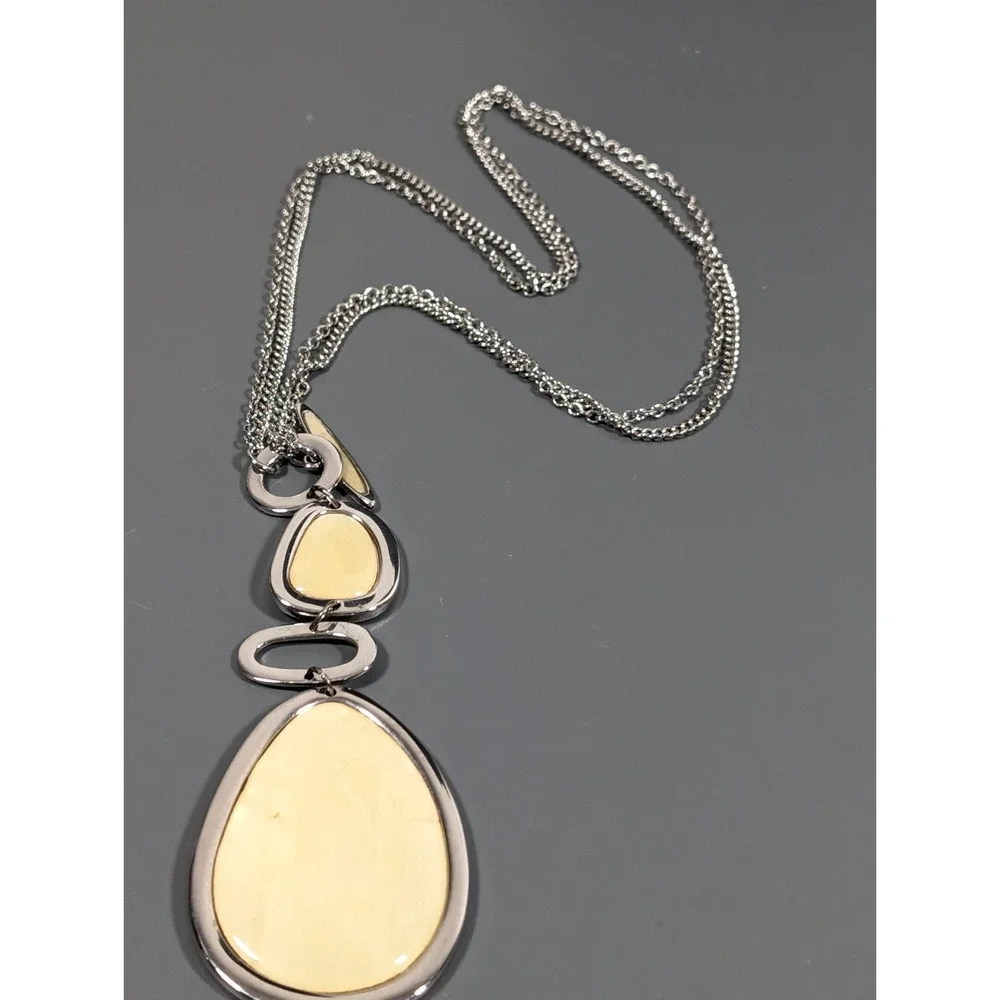 Lia Sophia Yellow Acrylic Shell Inlay Oval Pendant‎ Toggle Chain Necklace Boho